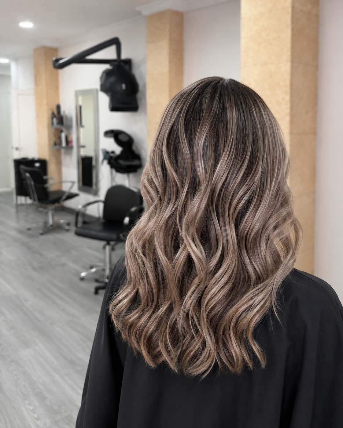 Mechas e iluminación capilar en Eli's Salón de Peluquería